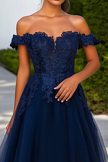 Navy Tyll Off the Shoulder A-linje lang ballkjole med applikasjoner